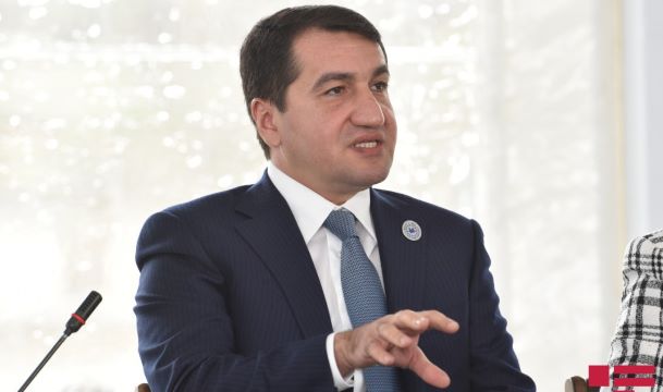 Hikmət Hacıyev BMT rəsmisi ilə müzakirə aparıb