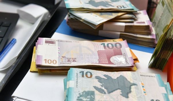 Vakansiyalar arasında maaş uçurumu: 300-10 min manat arasında dəyişir