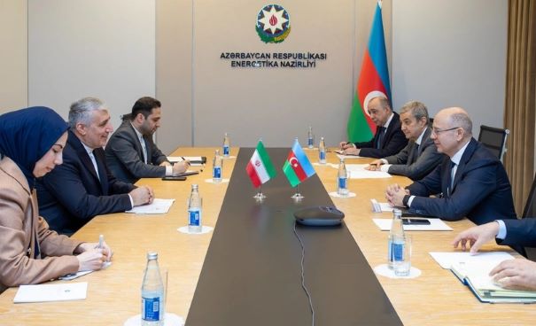 Pərviz Şahbazov İran səfiri ilə müzakirə aparıb