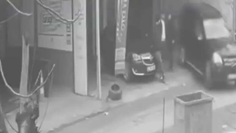 Təhlükəli cinayətkar diplomatların avtomobilində digər ölkəyə qaıb