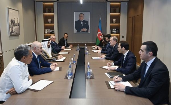 Ceyhun Bayramov Ərəb Parlamentinin prezidentini qəbul edib