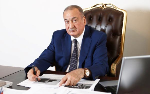 Eldar Quliyev həm deputatdır, həm rektor... - Qanun nə deyir?