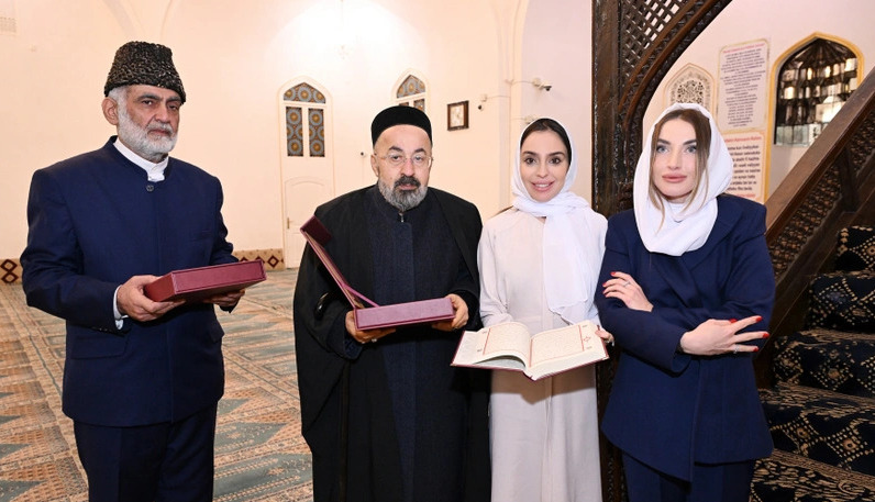 Leyla Əliyeva və Alena Əliyeva Gəncədə Şah Abbas məscidini ziyarət ediblər