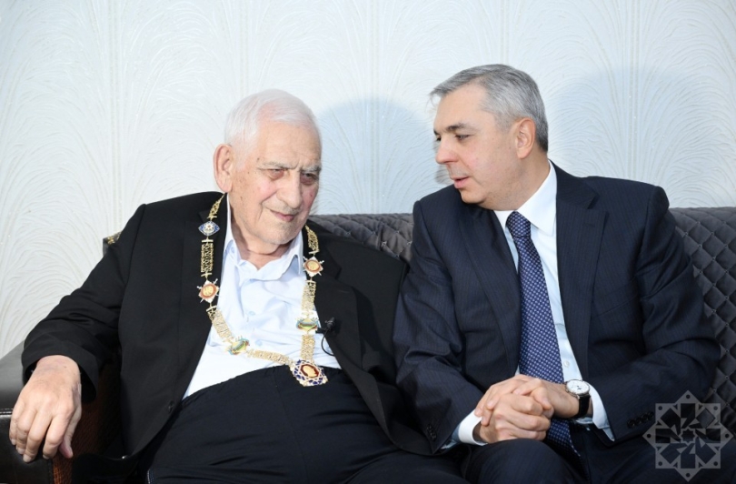 Samir Nuriyev Nəriman Həsənzadəyə “Heydər Əliyev” ordenini təqdim edib