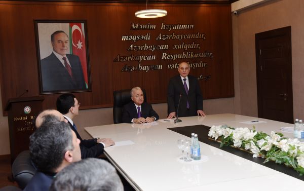 Tahir Budaqov kollektivə təqdim olunub