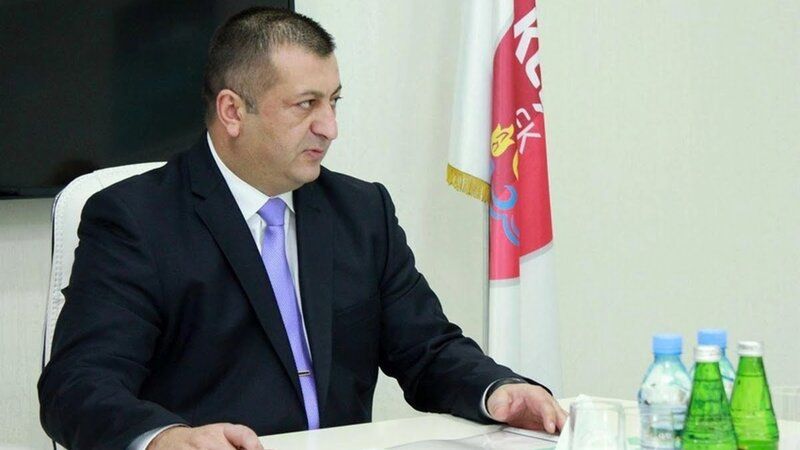 Zaur Axundov ev dustaqlığına buraxılıb