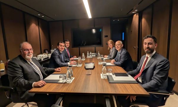 Prezidentin köməkçisi Ərdoğanın baş müşaviri ilə görüşüb